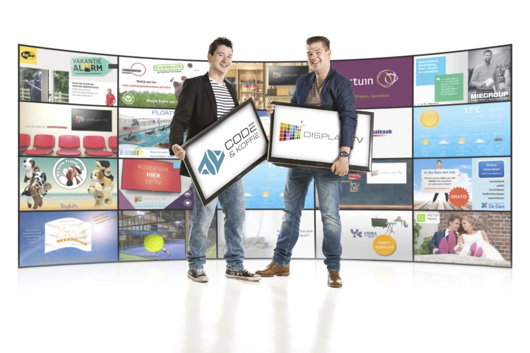 Code-en-Koffie-Display-TV-persfoto